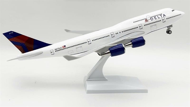  Mô hình máy bay Macon Georgia USA Delta Airlines Boeing B747 30cm MB30021 
