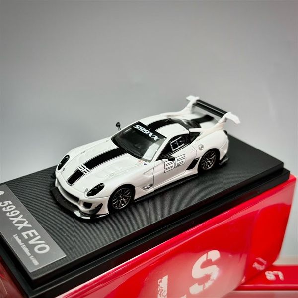  Mô hình xe ô tô Ferrari 599XX EVO Automotive limited 499pcs tỉ lệ 1:64 LS MODEL OT64624 