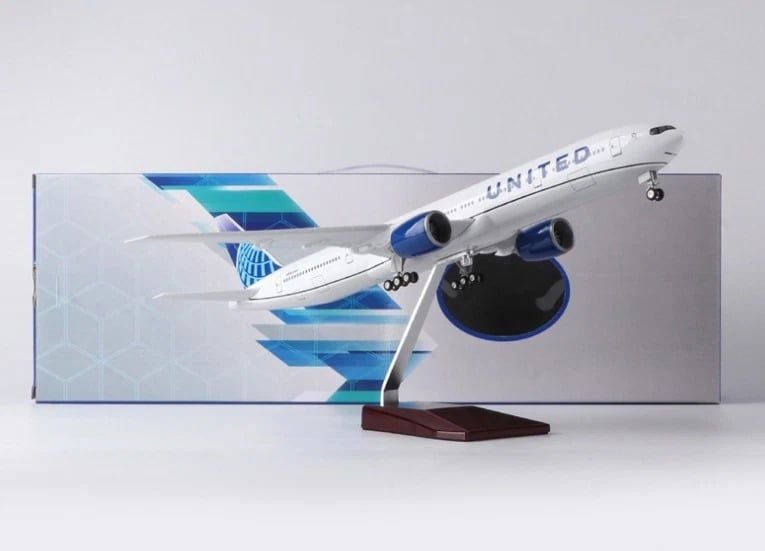  Mô hình máy bay United Boeing B777 có bánh xe kích thước 47cm no led MB47111 