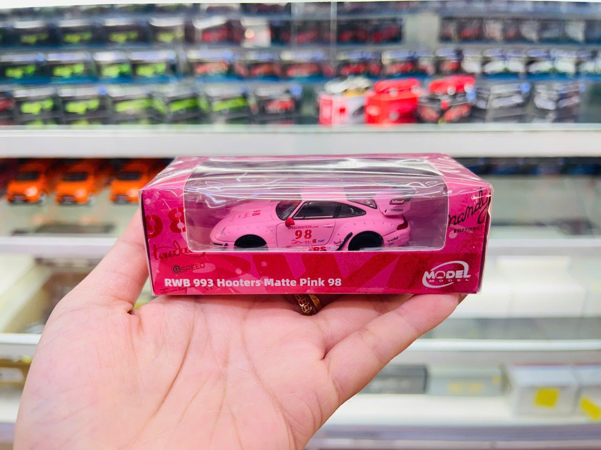  Mô hình xe Porsche RWB 993 Hooters Matte Pink 98 tỉ lệ 1:64 ModelModel MM64-RWB993-007 
