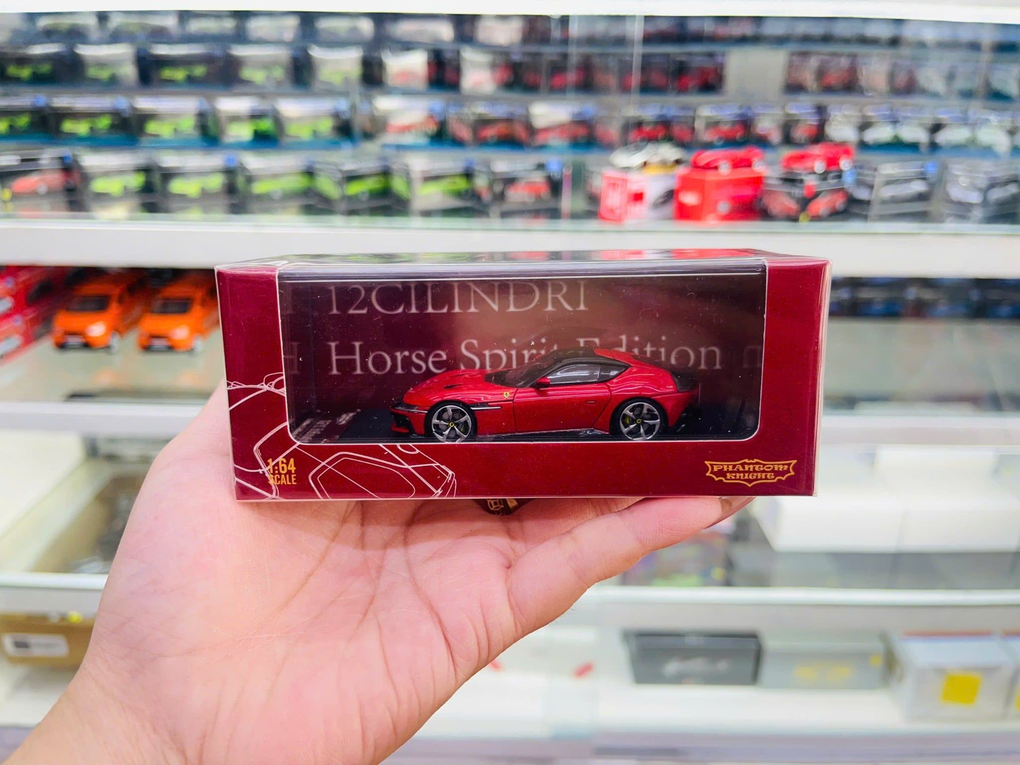  Mô hình xe Ferrari 12Cilindri Coupe Hardtop tỉ lệ 1:64 Phantom Knight OT64748 