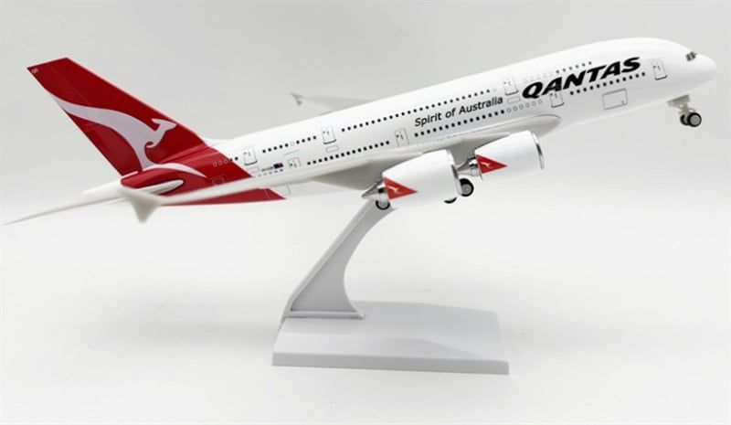  Mô hình máy bay Australia Qantas Airbus A380 30cm MB30011 