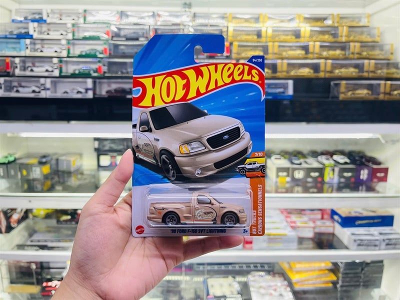  Mô hình xe 99 Ford F-150 SVT Lightning Hotwheels kim loại có bản quền chính hãng tỉ lệ 1:64 C4982-FO 