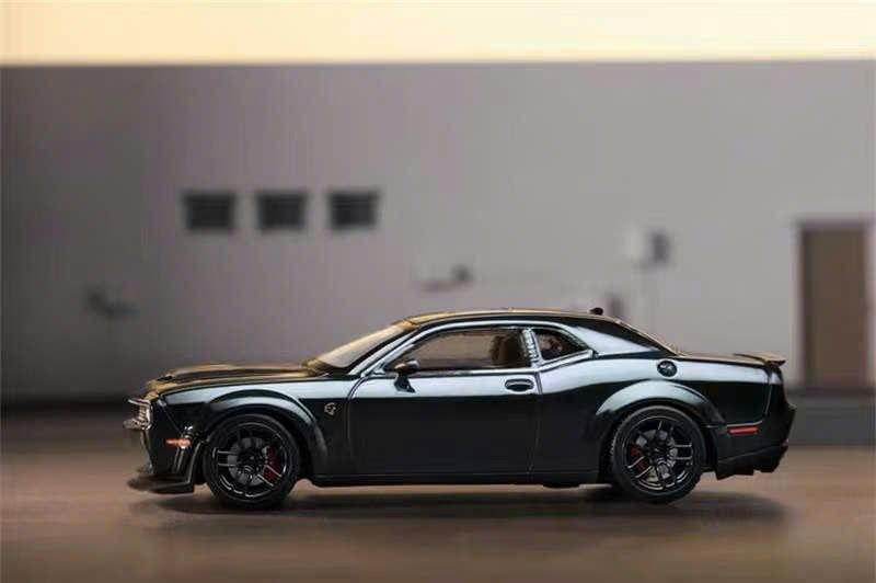  Mô hình xe Dodge Challenger SRT Hellcat Pitch Black tỉ lệ 1:64 Stance Hunter OT64948 