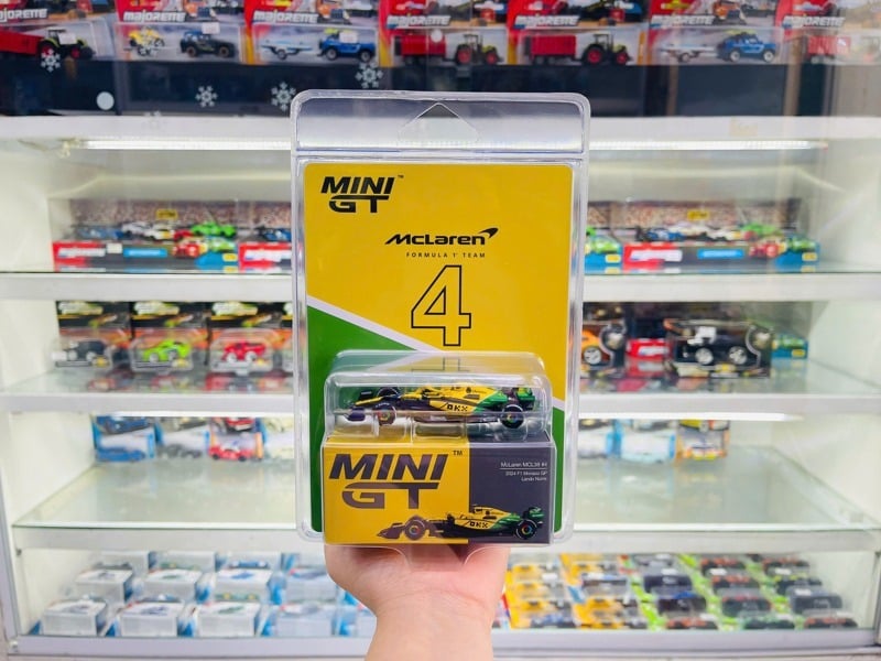  Mô hình xe McLaren MCL38 #4 Lando Norris 2024 F1 2024 Monaco GP card tỉ lệ 1:64 MiniGT MGT01164 NO CHASE CAR 