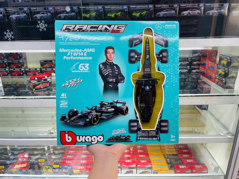  Mô hình xe đua F1 Formula Mercedes Benz Petronas 2023 W14 lắp ghép 44 mảnh 18-28503 tỉ lệ 1:24 Bburago OT24121 