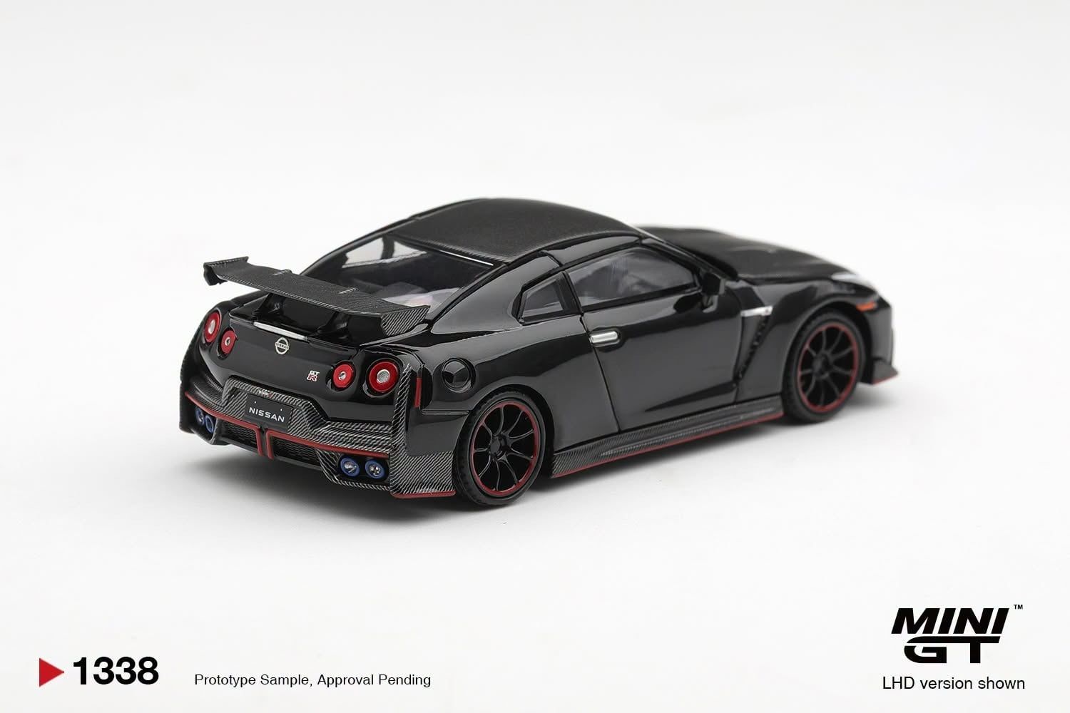  Mô hình xe Nissan GT-R Nismo 2024 Black bản card tỉ lệ 1:64 MiniGT MGT01338-BL 