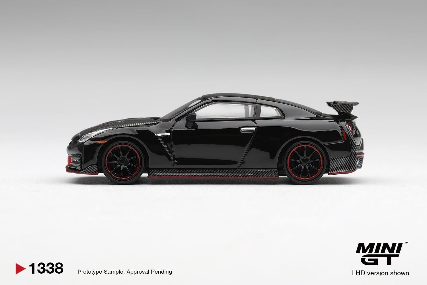  Mô hình xe Nissan GT-R Nismo 2024 Black bản card tỉ lệ 1:64 MiniGT MGT01338-BL 