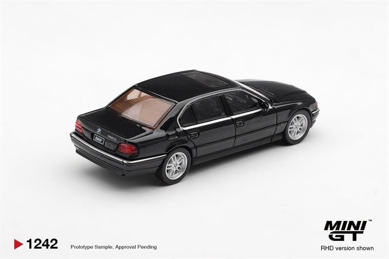  Mô hình xe BMW 750IL Black Sapphire tỉ lệ 1:64 MiniGT MGT01242 