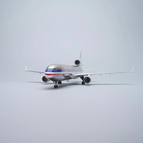  Mô hình máy bay American McDonnell MD-11 có bánh xe kích thước 47cm no led MB47119 
