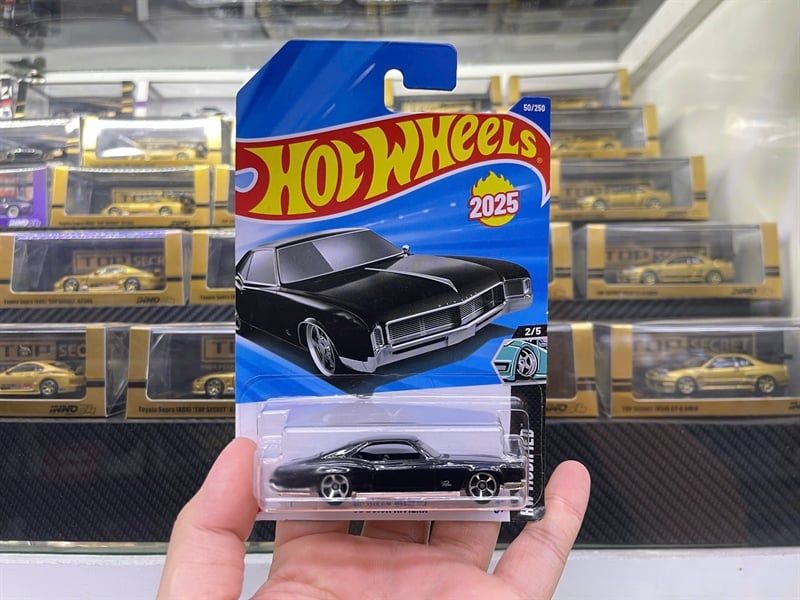  Mô hình xe Buicl Riviera Hotwheels kim loại có bản quyền chính hãng tỉ lệ 1:64 C4982-BK 