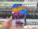  Mô hình xe Batmobile Classic TV serries Hot Wheels kim loại có bản quyền chính hãng tỉ lệ 1:64 C4982-FA 