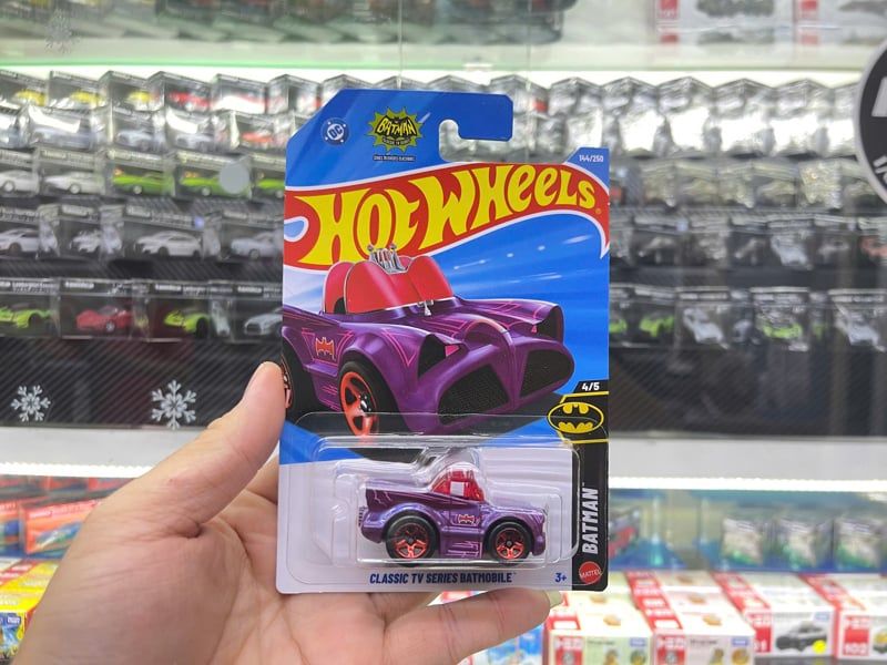  Mô hình xe Batmobile Classic TV serries Hot Wheels kim loại có bản quyền chính hãng tỉ lệ 1:64 C4982-FA 