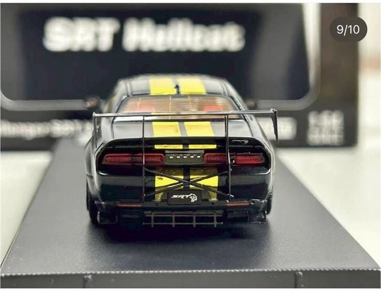  Mô hình xe ô tô Dodge Challenger SRT Hellcat black stripe gold mở được capo limited 499pcs tỉ lệ 1:64 Model car & Streetweapon OT64598 