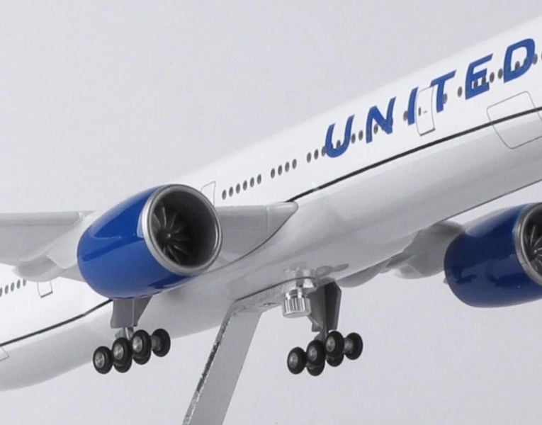  Mô hình máy bay United Boeing B777 có bánh xe kích thước 47cm no led MB47111 