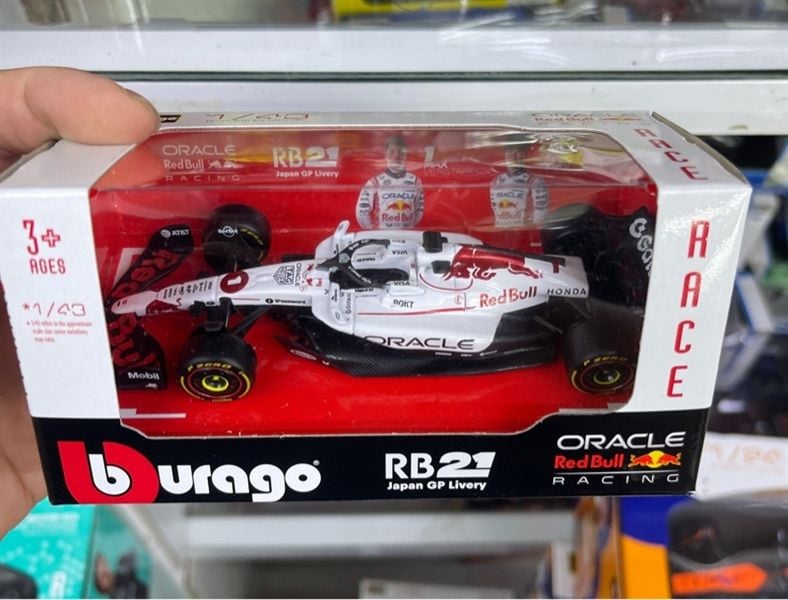  Mô hình xe đua Oracle Red Bull RB21Japan GP Delivery Formula F1 tỉ lệ 1:43 Bburago 18-38233 