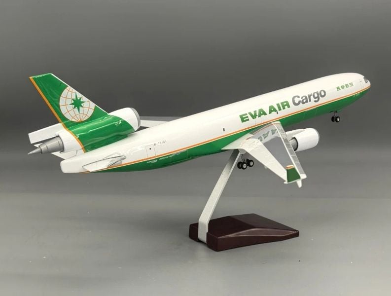  Mô hình máy bay Eva Air McDonnell MD-11 có bánh xe kích thước 47cm no led MB47120 