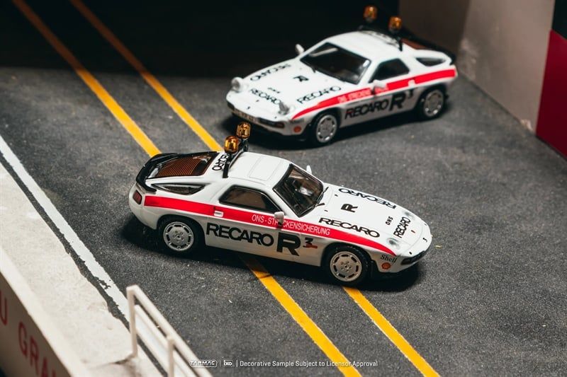  Mô hình xe Porsche 928 S -- Safety Car tỉ lệ 1:64 Tarmac Works T64G-083-SC 