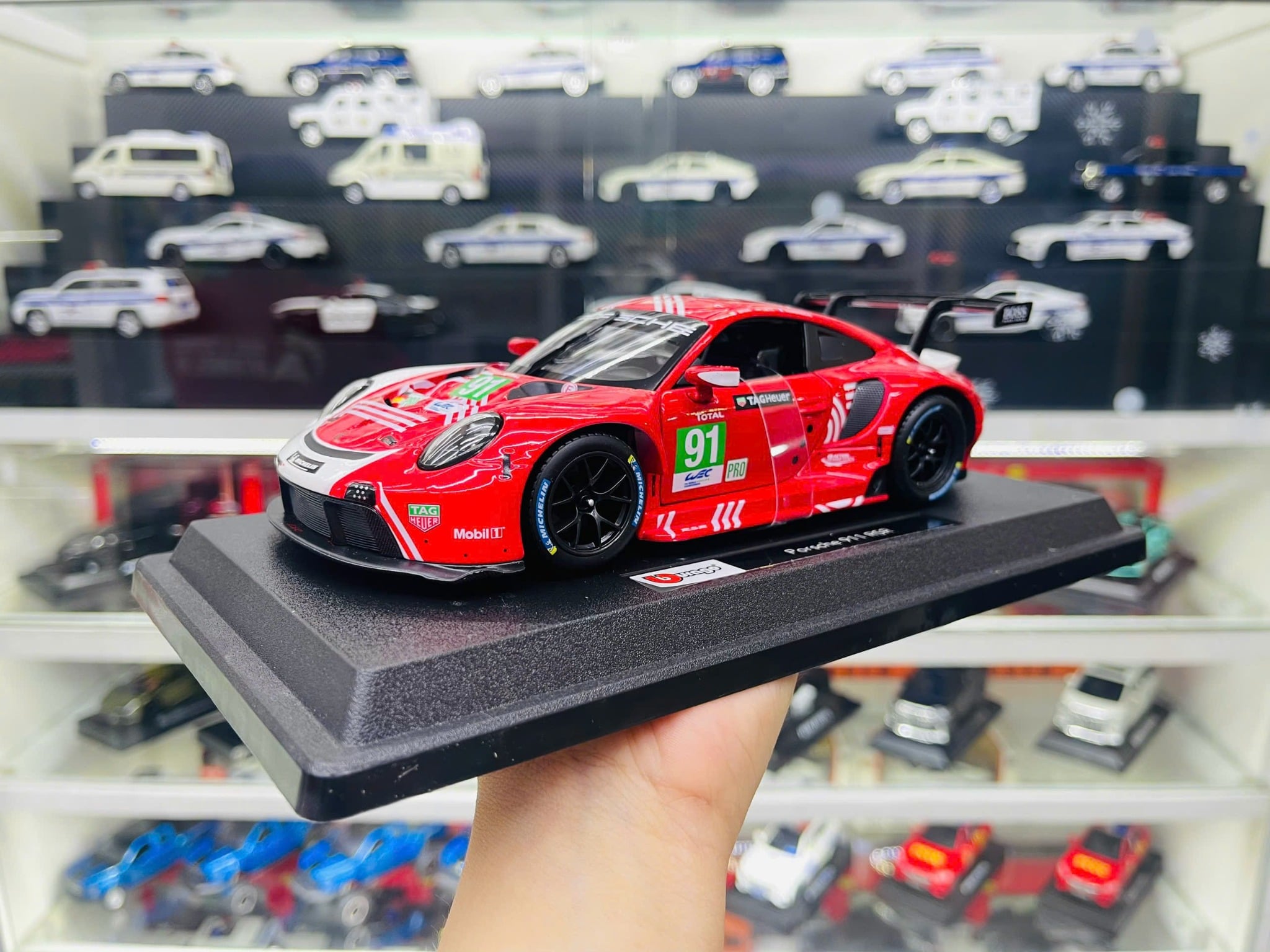  Mô hình xe Porsche 911 Rsr Gt đánh lái được 1:24 Bburago 18-28013 8013 