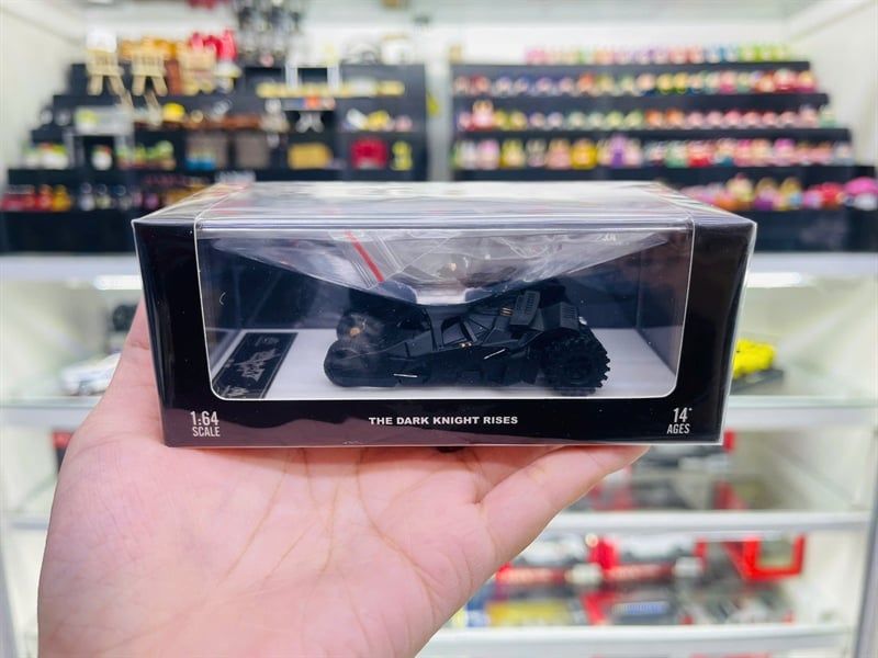 Mô hình xe Bat mobile Tumbler có figure bat man tỉ lệ 1:64 Modern Art More art MO642031 