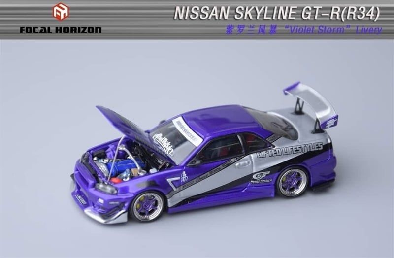  Mô hình xe Nissan Skyline GT-R R34 mở capo Violet Storm Livery Limited 999pcs tỉ lệ 1:64 Focal Horizon OT64531 