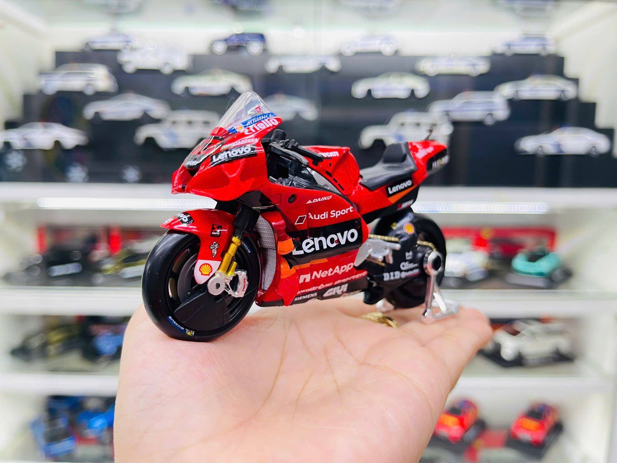  Mô hình xe mô tô GP Ducati Desmoscidici Lenovo Racing 2022 tỉ lệ 1:18 Maisto 8125 