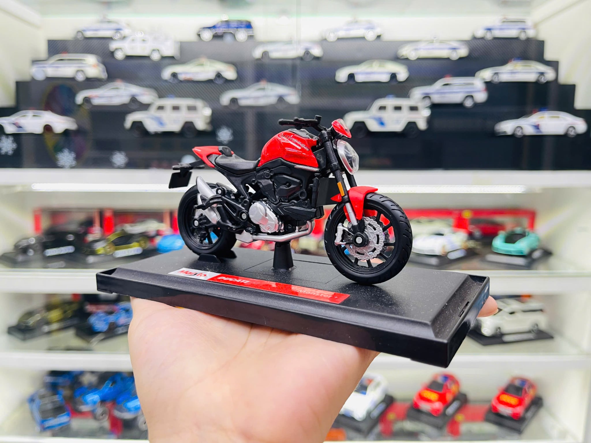  Mô hình xe Ducati Monster 2021 tỉ lê 1:18 Maisto 8149 