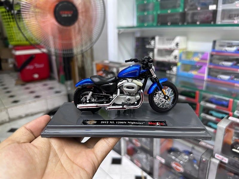  Mô hình xe Harley Davison 2012 XL 1200N Nightster tỉ lệ 1:18 Maisto MT18008 