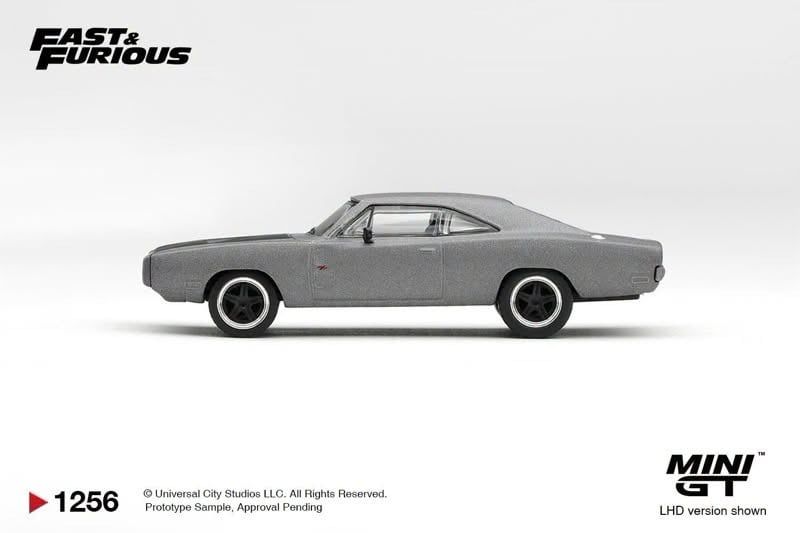  Mô hình xe Dodge Charger Fast Five Dominic Toretto bản card tỉ lệ 1:64 MiniGT MGT01256 