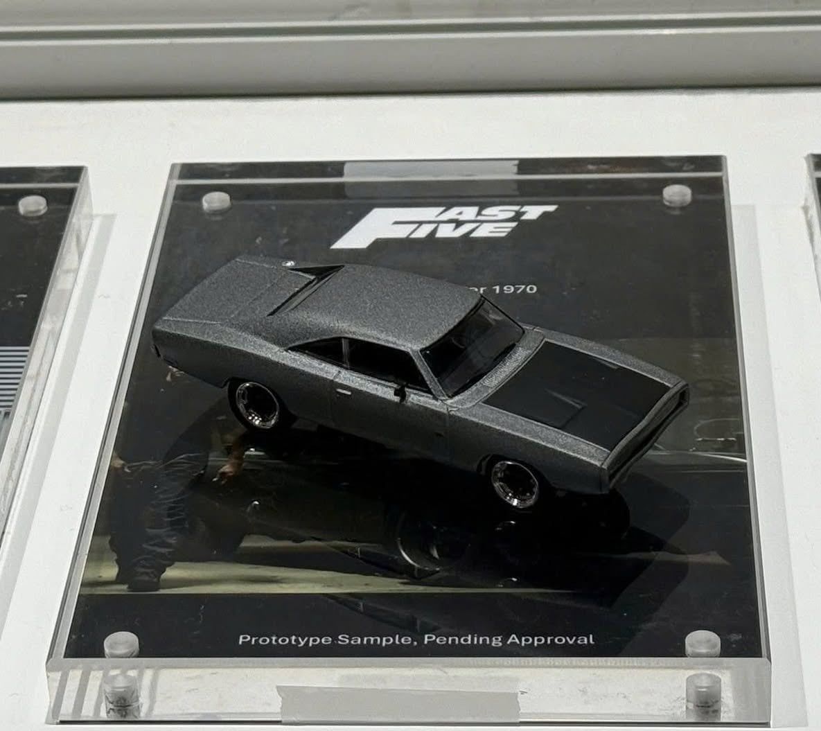  Mô hình xe Dodge Charger Fast Five Dominic Toretto bản card tỉ lệ 1:64 MiniGT MGT01256 