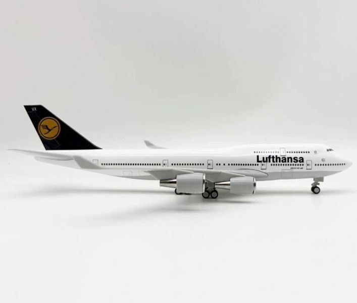  Mô hình máy bay Lufthansa B747 có bánh xe - kích thước 30cm MB30053 