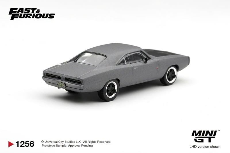  Mô hình xe Dodge Charger Fast Five Dominic Toretto bản card tỉ lệ 1:64 MiniGT MGT01256 