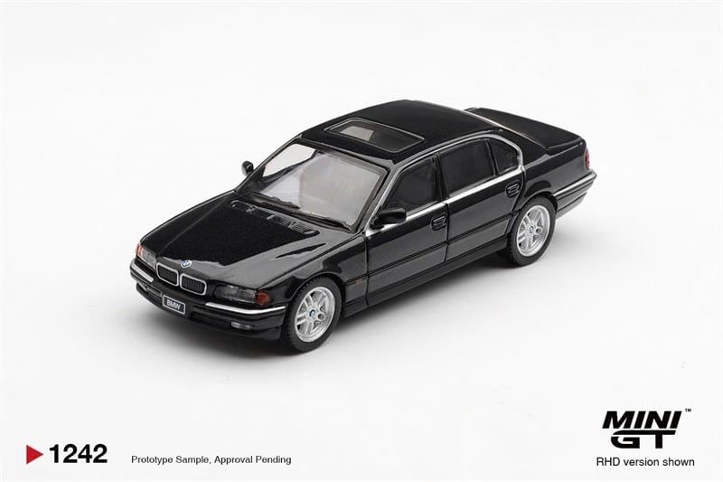  Mô hình xe BMW 750IL Black Sapphire tỉ lệ 1:64 MiniGT MGT01242 
