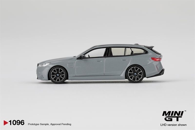  Mô hình xe BMW M5 Touring (G99) Brooklyn Grey Metallic tỉ lệ 1:64 MiniGT MGT01096 