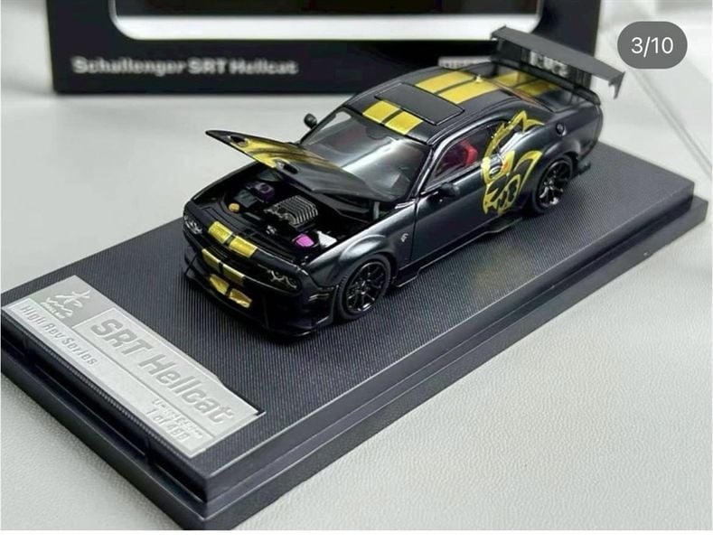  Mô hình xe ô tô Dodge Challenger SRT Hellcat black stripe gold mở được capo limited 499pcs tỉ lệ 1:64 Model car & Streetweapon OT64598 