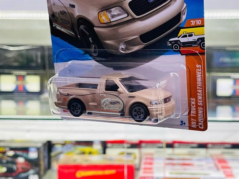  Mô hình xe 99 Ford F-150 SVT Lightning Hotwheels kim loại có bản quền chính hãng tỉ lệ 1:64 C4982-FO 
