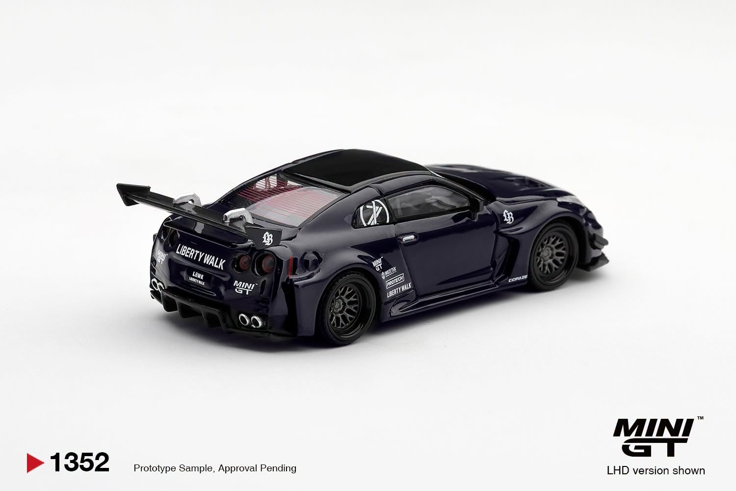  Mô hình xe Nissan LB-Silhouette WORKS GT NISSAN 35GT-RR Ver.2 INOZETEK Edition tỉ lệ 1:64 MiniGT bản box MGT01352 