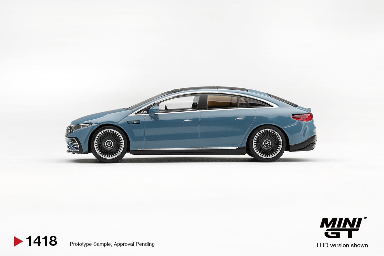  Mô hình xe Mercedes-AMG EQS 53 Blue tỉ lệ 1:64 MiniGT bản box MGT01418 