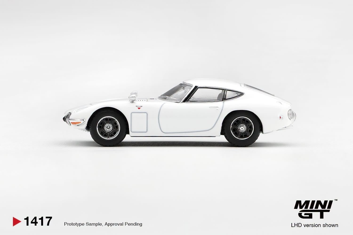  Mô hình xe Toyota 2000GT Pegasus White tỉ lệ 1:64 MiniGT bản card MGT01417 