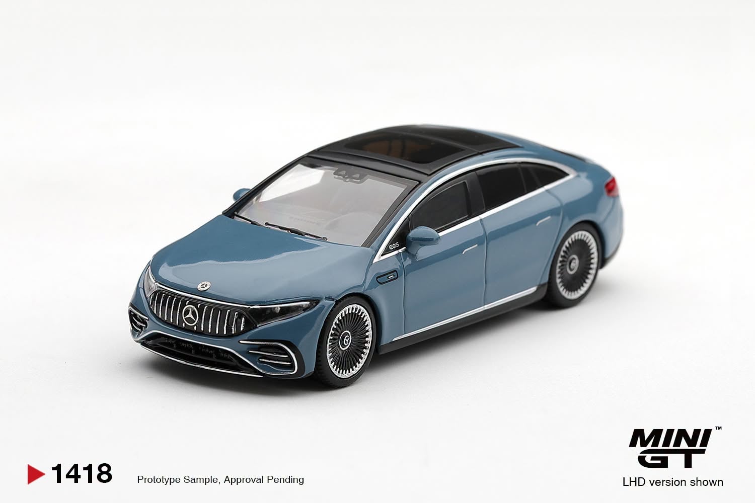  Mô hình xe Mercedes-AMG EQS 53 Blue tỉ lệ 1:64 MiniGT bản box MGT01418 