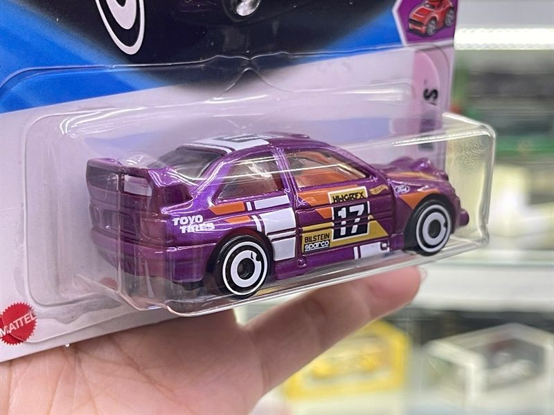  Mô hình xe Ford Escort Hotwheels kim loại có bản quyền chính hãng tỉ lệ 1:64 C4982-FO 