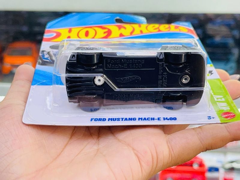  Mô hình xe Ford Mustang Mach E 1400 whirte Hot Wheels kim loại có bản quyền chính hãng tỉ lệ 1:64 C4982-FO 