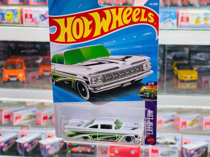  Mô hình xe Chevrolet '69 Impala green Hot Wheels kim loại có bản quyền chính hãng tỉ lệ 1:64 C4982-CV 