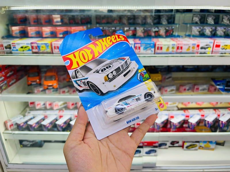  Mô hình xe BMW 635 CSI Hot Wheels kim loại có bản quyền chính hãng tỉ lệ 1:64 C4982-BM 