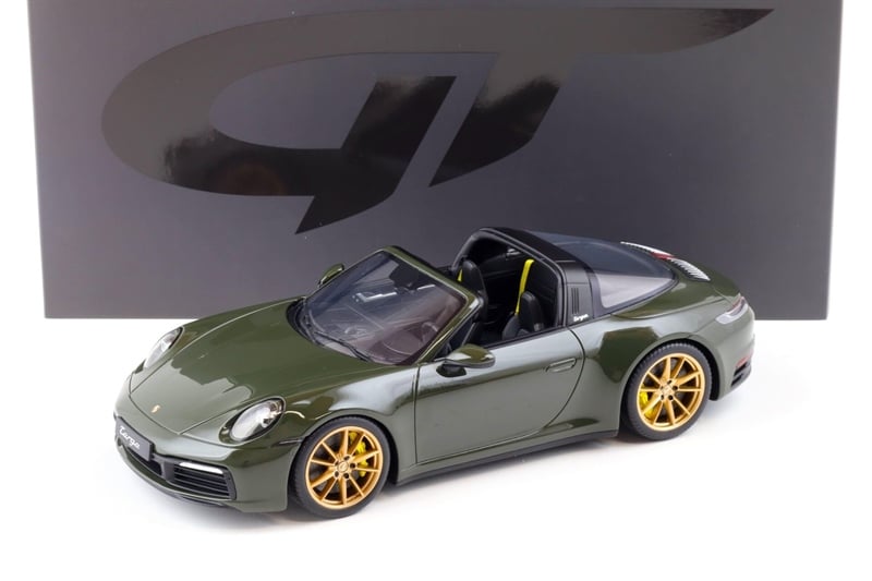  Mô hình xe Porsche 911 (992) Targa 4S Black-Olive Green tỉ lệ 1:18 GT Spirit GT438 