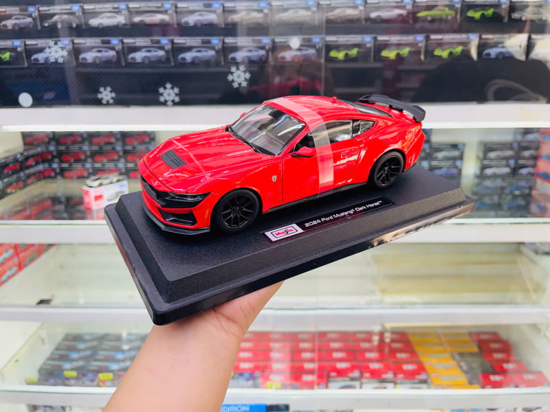  Mô hình xe Ford Mustang Dark Horses full kính có đế 2024 tỉ lệ 1:24 Maisto 32925 OT24127 