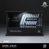  Hộp trưng bày mô phỏng showroom Mercedes-Benz có bàn xoay - đèn kèm nhân vật kích thước 20 cm x 15 cm x 13 cm tỉ lệ 1:64 MoreArt MO917006 