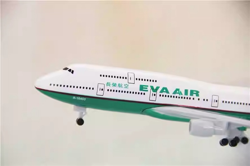  Mô hình máy bay EVA AIR Boeing B747 20cm có bánh xe MB20146 