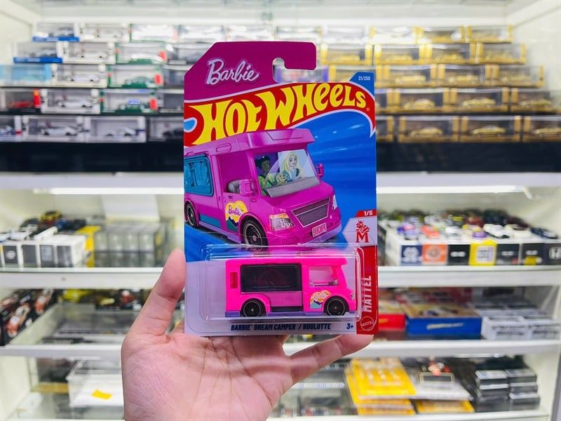  Mô hình xe tải Barbie dream camper/ roulotte Fantasy Hotwheels kim loại có bản quyền chính hãng tỉ lệ 1:64 C4982-FA 