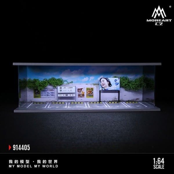  Hộp trưng bày mô phỏng bãi đổ xe có đèn, mica, kèm dây đèn tỉ lệ 1:64 MoreArt MO914405 